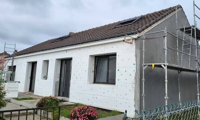 Façade d'une maison de 1978 à Alès avant isolation thermique par l'extérieur