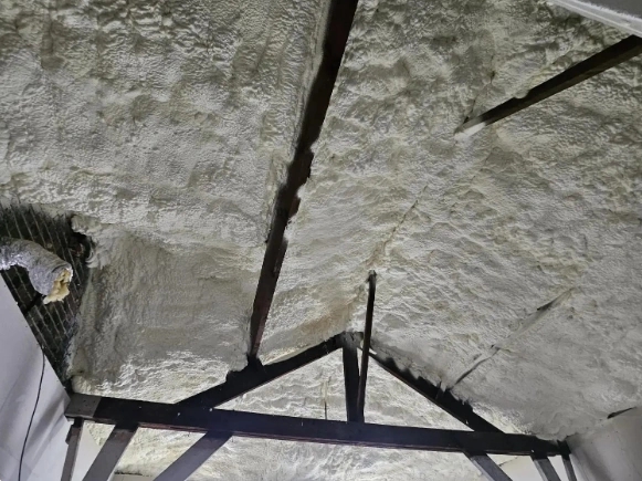 Accueil 2 Vide sanitaire isolé à la mousse polyuréthane projetée dans une maison à Anduze